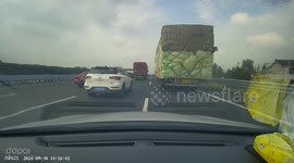 China: Nearly Cause A Chain-Reaction Rear-End Collision