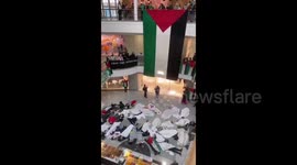 UK: Brighton's Churchill Sq shopping centre & flash die-in for Gaza