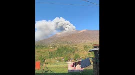 Canlaon volcano emits sulfur gas