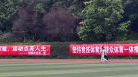 Schoolgirl keeps running to finish race despite losing energy