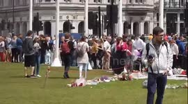 World record longest daisy chain kiss