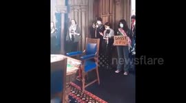 UK: Glasgow students mobilized at the management office to demand the administration set a clear date to vote on the divestment from the Isareli apartheid