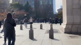 New Yorkers Enjoying The Whether