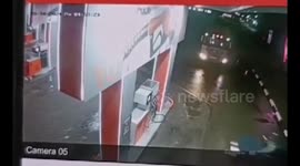 Teenage gang crashes stolen VAZ into gas station in Novosibirsk