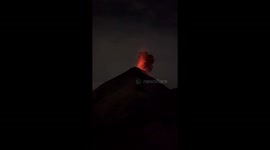 Volcán Fuego erupting at night