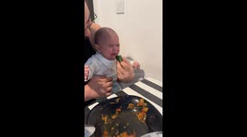 Child stops crying after suckling on cucumber in Bursa, Türkiye
