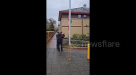 UK: Raising Palestine and Lebanon flags at the Greenwich house, the financial epicenter of the Cambridge University