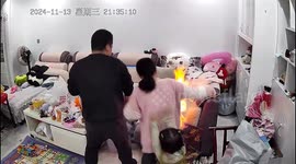 氢气球充气时突然爆炸起火