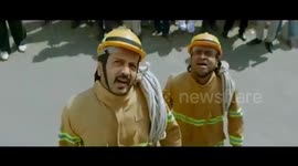 Indian movie vidéo comedy that mans talk to each other around people