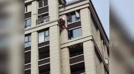 China: Heroic Firefighters Rescue Boy Trapped on 17th Floor Ledge in Jiangxi
