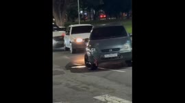 White car chases grey car but slips off in Mogi Guaçu, Brazil