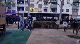 Locals applaud hardworking police helping DANA storm cleanup in Spain