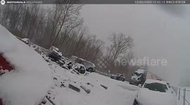 US: Snowstorm Chaos: 17-Vehicle Crash Shuts Down I-94