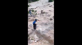 Daredevil rides electric unicycle up mountain in China