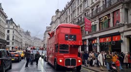 Hamleys festive Chriatmas double decker backs up traffic in Central London