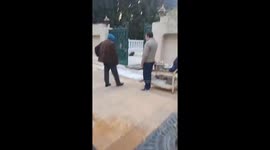 Syria looters ransack Bashar al-Assad's palace