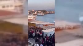 Syria: Lattakia residents downed the statue of Bashar Assad