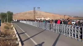 Syrian regime collapse sparks mass queues to enter neighbouring Turkey