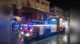 Italian firemen honour Madonna of Piazza di Spagna