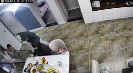 Chinese child narrowly avoids accident with sliding door