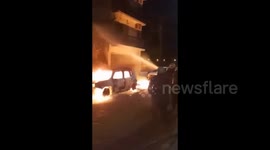 Argentina: Fire started by two teenagers in Buenos Aires burns two vehicles and the front of a house