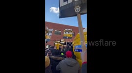 US: An Amazon driver leaves his truck to join coworkers on strike for the right to collectively bargain