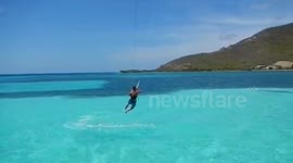 Dramatic fall as kiteloop snaps in mid-flight