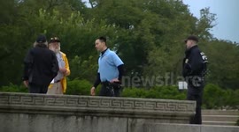 Vets get kicked out of the barricaded lincoln memorial