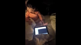 Toddler gets impatient with first-generation iPad