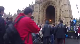 EU Supporter Gets hassled for his rude sign