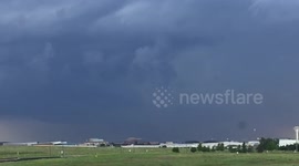 Some pretty good storms moving across the #Denver area. #Centennial airport is in the foreground. #COwx #lightning https://t.co/C8nhBWJgVa