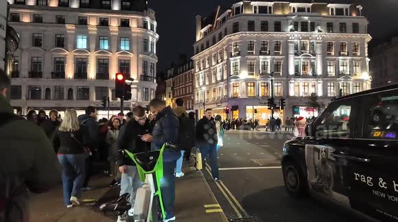 Last minute Christmas shoppers in Regent Street and Oxford Street