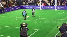 Steve Gerard, Gerard! Robot football player slips just like Liverpool captain