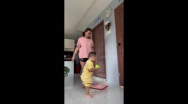 Mother wipes floor with child after milk spill in Santa Rita