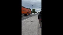 Motorcycle rescues injured dog stuck in busy road