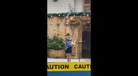 This bird is incredibly smart! He knows ho to catch his treats and has been well-trained by his trainer at Ocean Park. Truly, the bird is so talented!