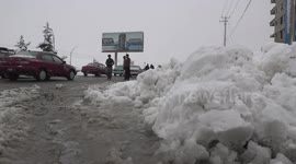 Heavy snowfalls block multiple highways in Afghanistan