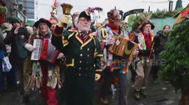 London, UK. 5 January 2025. People gather to celebrate the Twelfth Night, a mix of midwinter seasonal customs and contemporary festivity. The event started at Bankside followed by a procession to Soap Yard in Borough Yard.
