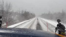 US: NYSDOT Urges Drivers to Clear the Way for Plows