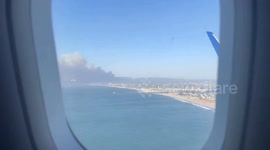 US: Palisades Fire Smoke Visible From Flight Landing At LAX As 30,000 Evacuate