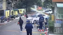 Quick-thinking man catches falling pregnant woman just seconds before disaster