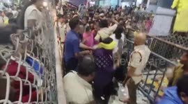 Graphic Content: Stampede at major Indian temple kills six, dozens injured