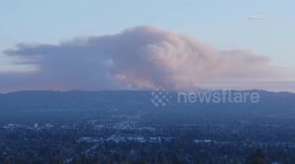 US, Los Angeles: San Fernando Valley Palisades Wildfire Creeps Into San Fernando Valley
