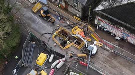 Sinkhole becomes a ‘tourist attraction’ with five star reviews