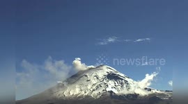 Popocatepetl Volcano spews gas with 30 exhalations in Mexico