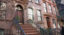 US: Owner of the famous 'Sex and the City' house is tired of being a global tourist destination