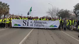 Spain: Protest against closure of Almaraz nuclear power plant has started