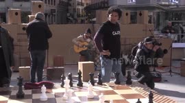 Spain: One hundred flamenco cajones sound in unison in Callao at a 'cajoneada'