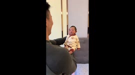 Newborn baby in China surprises with a big smile
