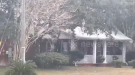 Snow blankets Florida’s Navarre in rare winter spectacle